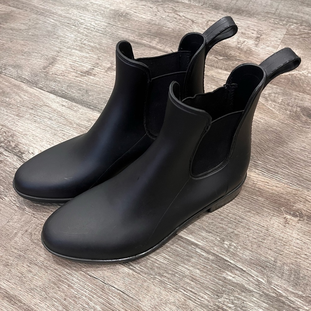 Capelli of New York Black Ankle Boots